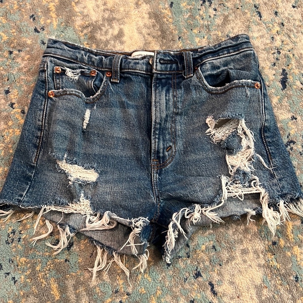 Abercrombie & Fitch The Mom Short High Rise Medium Wash Denim Short